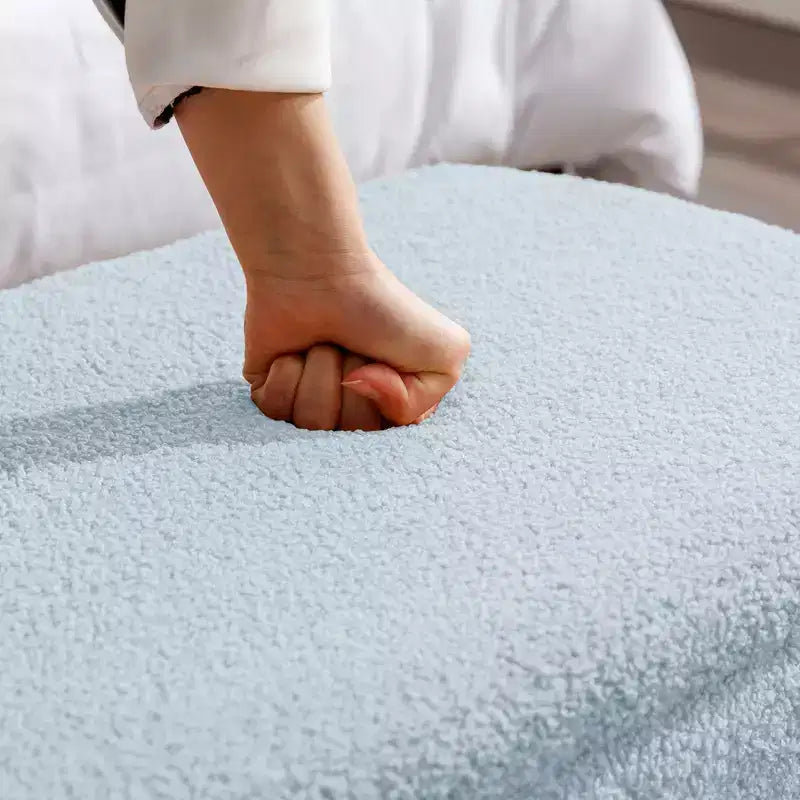 Panca contenitore per fondo letto, moderna in ecopelliccia con gambe dorate per soggiorno e camera da letto