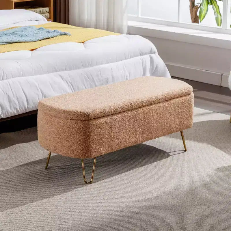 Panca contenitore per fondo letto, moderna in ecopelliccia con gambe dorate per soggiorno e camera da letto