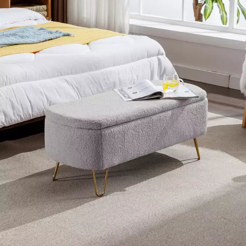 Panca contenitore per fondo letto, moderna in ecopelliccia con gambe dorate per soggiorno e camera da letto