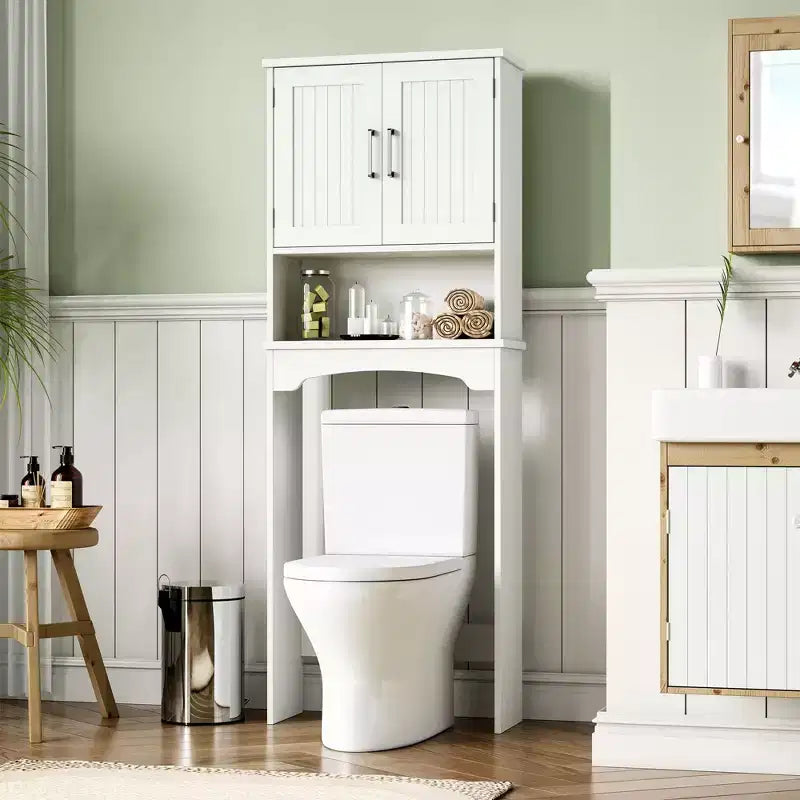 Mobiletto bianco salvaspazio da posizionare sopra il WC con due ante, dispositivo antiribaltamento e mensola aperta (organizer da bagno autoportante)