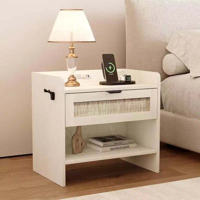 Comodino in Rattan, Comodino Largo 60 cm, Comodino con Stazione di Ricarica Tipo-C Adatto per Camera da Letto, Ufficio, Soggiorno