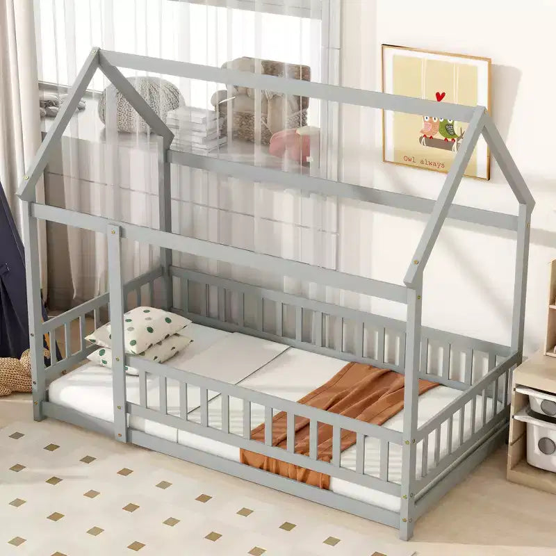 Bellemave Letto a capanna singolo a pavimento con sponde di sicurezza, struttura in legno di gomma con design Montessori e infantile, grigio