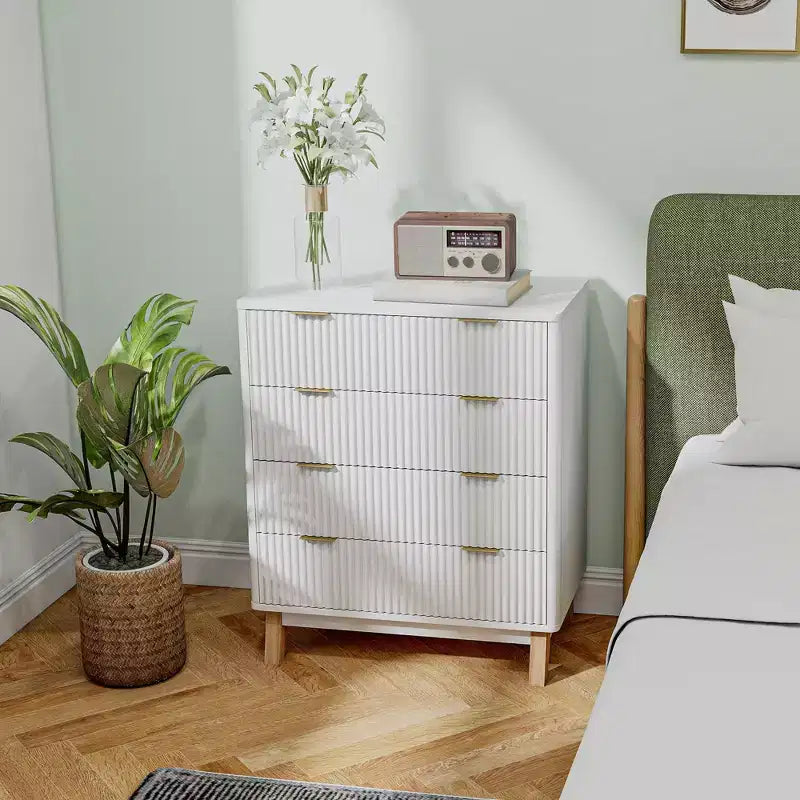 Comò a 4 cassetti per camera da letto, cassettiera scanalata con maniglie dorate e 4 gambe in legno