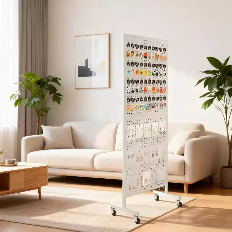 Espositore da Terra in Metallo con Pannello Forato Resistente, Organizer 60x150cm con Base a T Regolabile, Ruote e 10 Ganci per Negozi, Mercati, Garage
