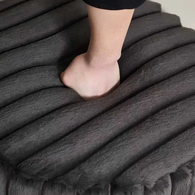 TUYOHW 19H Pouf Ottomano Morbido con Gambe in Metallo, Poggiapiedi Ottomano in Pelliccia Sintetica per Soggiorno, Sgabello Accent Tondo Ampio, Capacità 125 kg