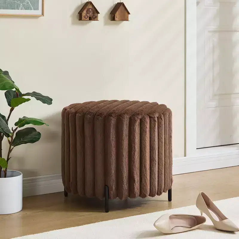 TUYOHW 19H Pouf Ottomano Morbido con Gambe in Metallo, Poggiapiedi Ottomano in Pelliccia Sintetica per Soggiorno, Sgabello Accent Tondo Ampio, Capacità 125 kg