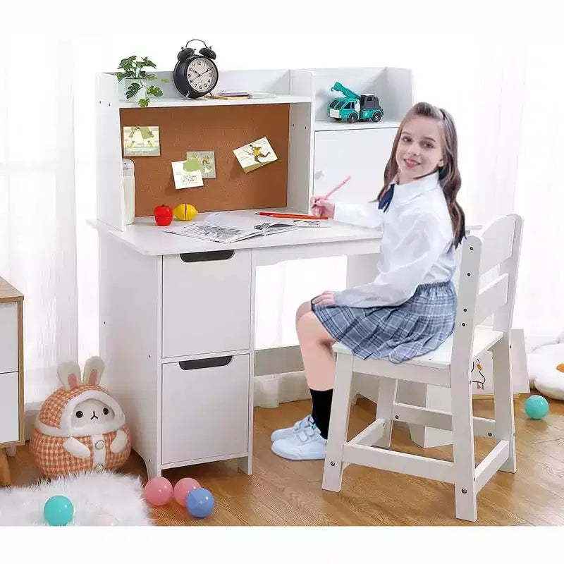 Scrivania in Legno con Cassettiera, Libreria, Armadietti e Bacheca in Sughero - Tavolo e Sedia per Scuola a Casa, Bambini e Bambine, Bianco