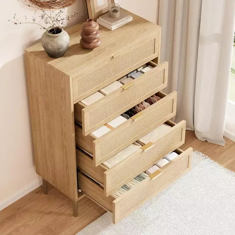 Cassettiera in Rattan a 5 Cassetti per Camera da Letto, Cassettiera Bohemien con Gambe in Metallo, Cassettiera Elegante in Legno con Ampio Spazio di Archiviazione, Cassettiera in Rattan