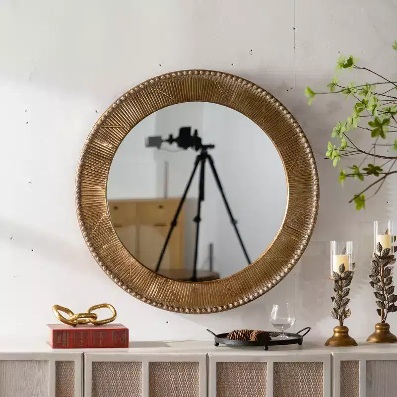 Specchio da parete rotondo con trama martellata da 31,3 pollici, specchio decorativo rustico per soggiorno e camera da letto, oro - ModernLuxe