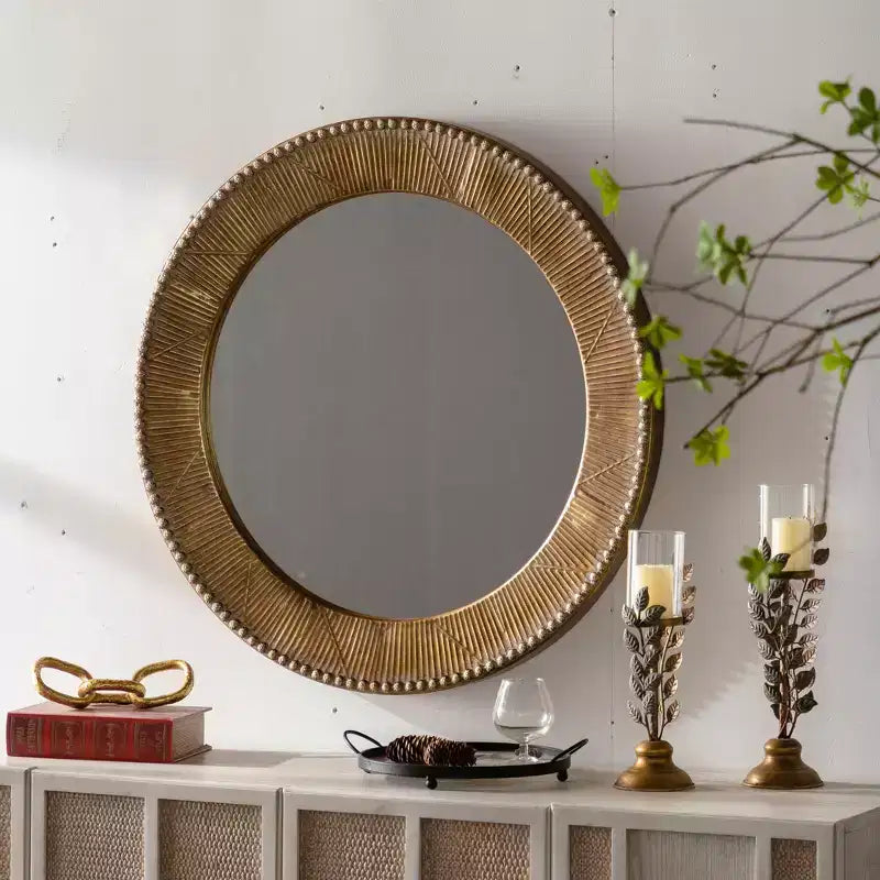 Specchio da parete rotondo con trama martellata da 31,3 pollici, specchio decorativo rustico per soggiorno e camera da letto, oro - ModernLuxe