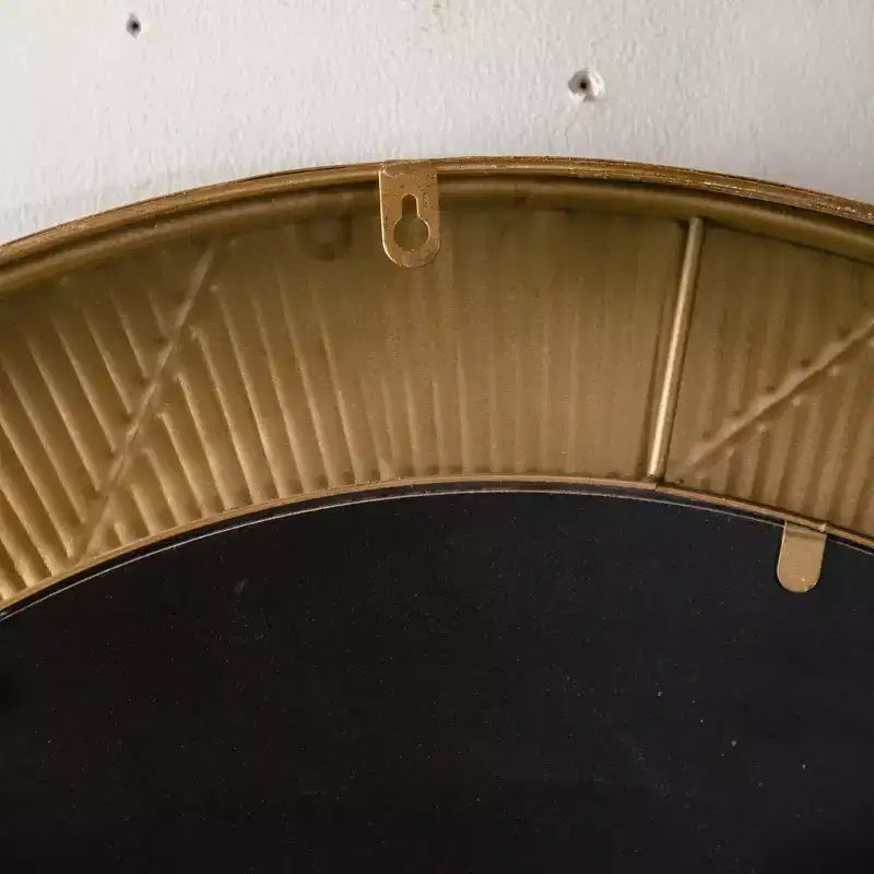 Specchio da parete rotondo con trama martellata da 31,3 pollici, specchio decorativo rustico per soggiorno e camera da letto, oro - ModernLuxe