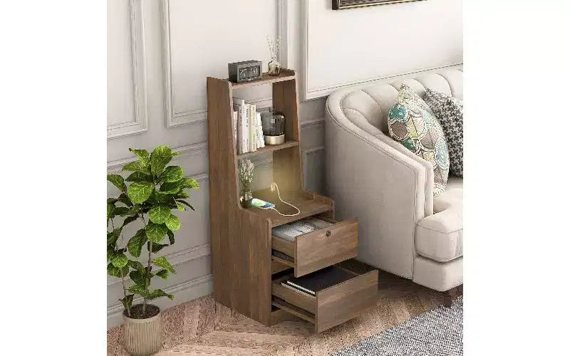 Comodino alto TUYOHW con luce notturna e stazione di ricarica, tavolino con libreria, comodini moderni con armadietto per la camera da letto