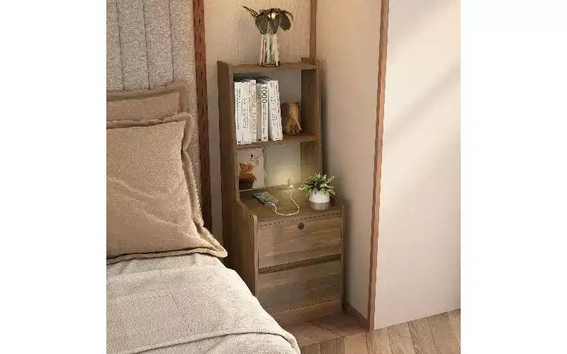 Comodino alto TUYOHW con luce notturna e stazione di ricarica, tavolino con libreria, comodini moderni con armadietto per la camera da letto