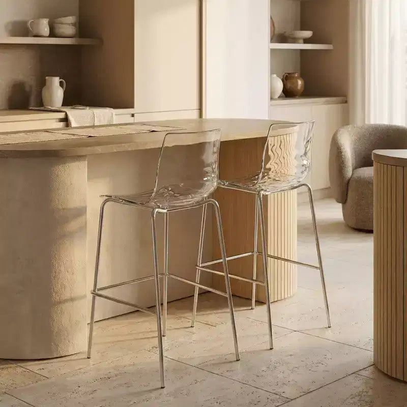 LeisureMod Sgabello da Bar Moderno in Plastica Astor con Base in Acciaio Cromato Sgabello da Bancone con Seduta a Vortice Ondulato e Poggiapiedi per Cucina e Sala da Pranzo