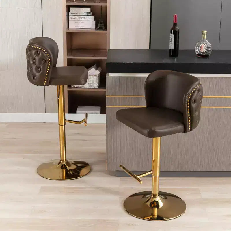 Set di 2 sgabelli da bar, sedie da bancone rivestite in PU con borchie dorate e base girevole, sedie da cucina per isola regolabili in altezza