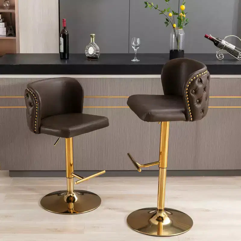 Set di 2 sgabelli da bar, sedie da bancone rivestite in PU con borchie dorate e base girevole, sedie da cucina per isola regolabili in altezza