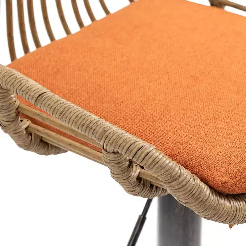 Set di 2 Sgabelli da Bar Girevoli in Rattan - Sedie Regolabili in Altezza con Base in Metallo per Cucina e Sala da Pranzo, Beige
