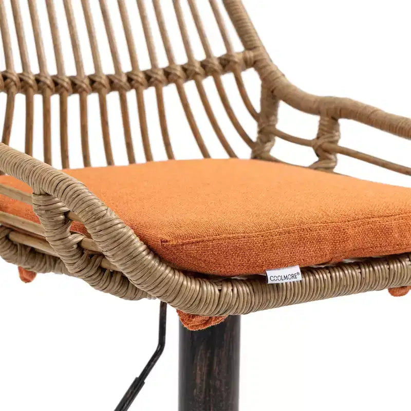 Set di 2 Sgabelli da Bar Girevoli in Rattan - Sedie Regolabili in Altezza con Base in Metallo per Cucina e Sala da Pranzo, Beige