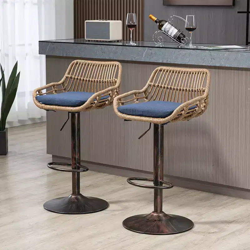 Set di 2 Sgabelli da Bar Girevoli in Rattan - Sedie Regolabili in Altezza con Base in Metallo per Cucina e Sala da Pranzo, Beige