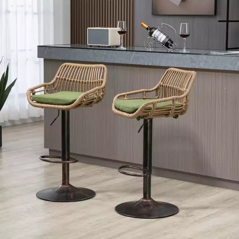 Set di 2 Sgabelli da Bar Girevoli in Rattan - Sedie Regolabili in Altezza con Base in Metallo per Cucina e Sala da Pranzo, Beige