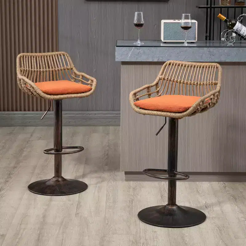 Set di 2 Sgabelli da Bar Girevoli in Rattan - Sedie Regolabili in Altezza con Base in Metallo per Cucina e Sala da Pranzo, Beige