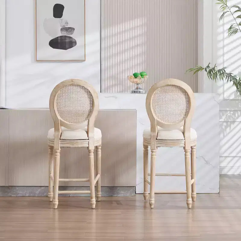 Set di 2 sgabelli da bar French Country 26, schienale rotondo in rattan naturale imbottito, intaglio con trafilatura, beige