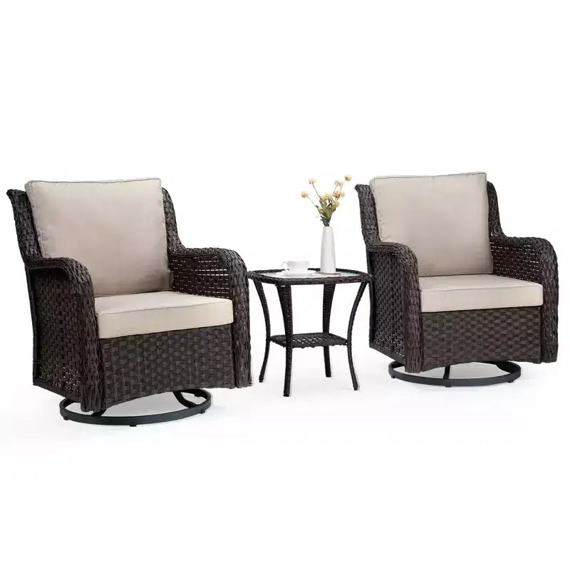 Set da bistrò da esterno in vimini da 3 pezzi con sedie a dondolo girevoli a 360 gradi e tavolino laterale in vetro temperato per portico e giardino