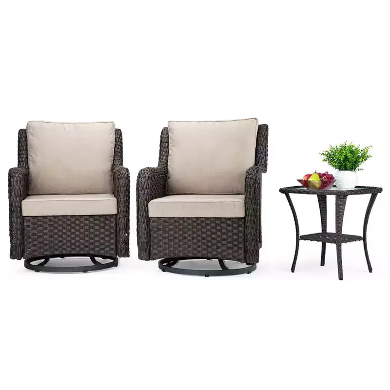 Set da bistrò da esterno in vimini da 3 pezzi con sedie a dondolo girevoli a 360 gradi e tavolino laterale in vetro temperato per portico e giardino