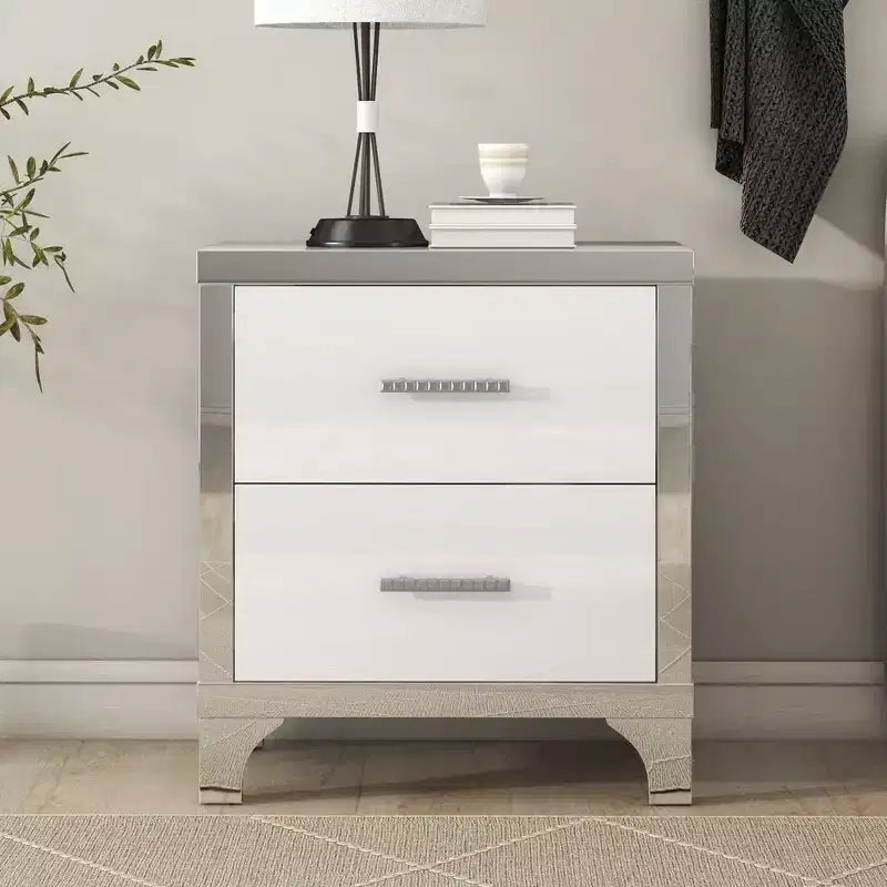 Comodino Whisen elegante laccato lucido, comodino a specchio con maniglia in metallo e 2 cassetti