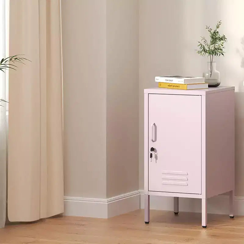 Tavolino in metallo a un'anta COZONY, mobiletto contenitore con serratura e ripiano regolabile per soggiorno e camera da letto