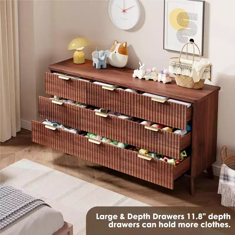 Cassettiera scanalata a 9 cassetti, comò in legno largo 154 cm con cassetti profondi, per camera da letto, soggiorno o corridoio