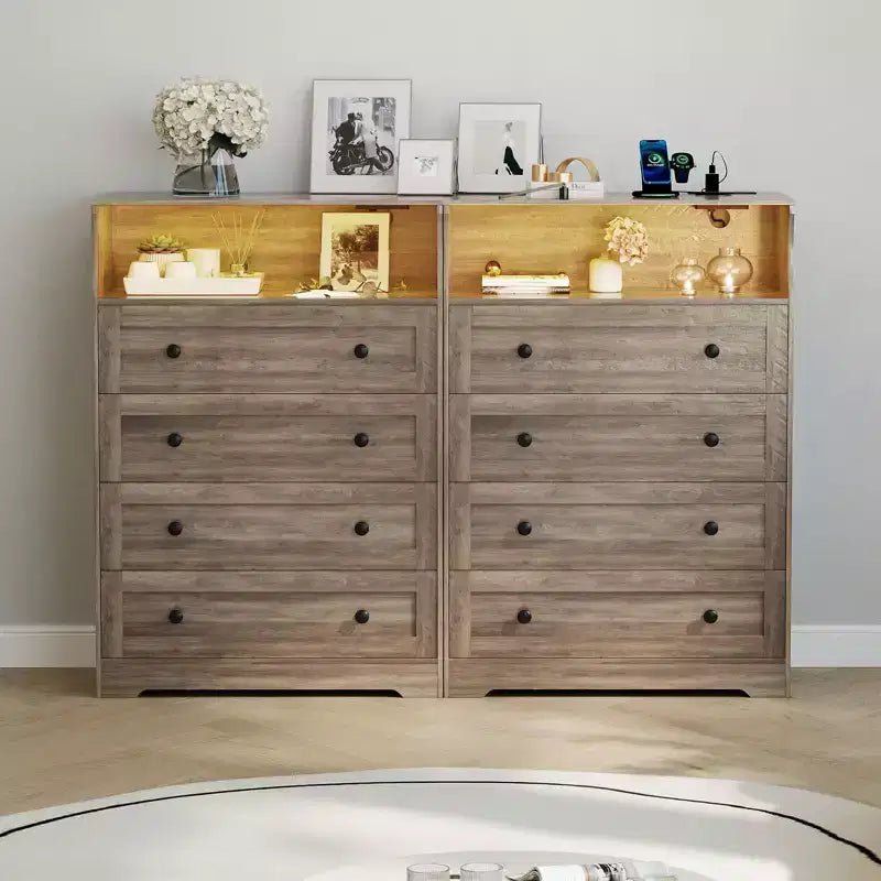 Cassettiera in legno a 4 cassetti COZONY con luci a LED e stazione di ricarica, comodino moderno e organizer per la conservazione