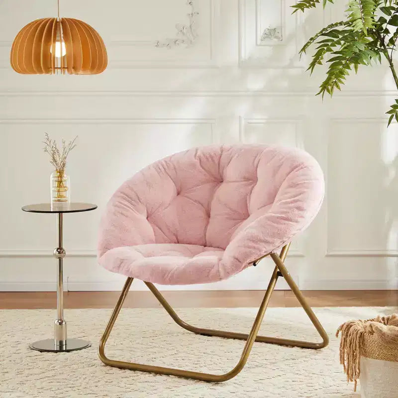 Poltrona moderna comoda in finta pelliccia Okak con struttura in metallo, poltrona a uovo dal design pieghevole, poltrona con braccioli per soggiorno, camera da letto, ufficio
