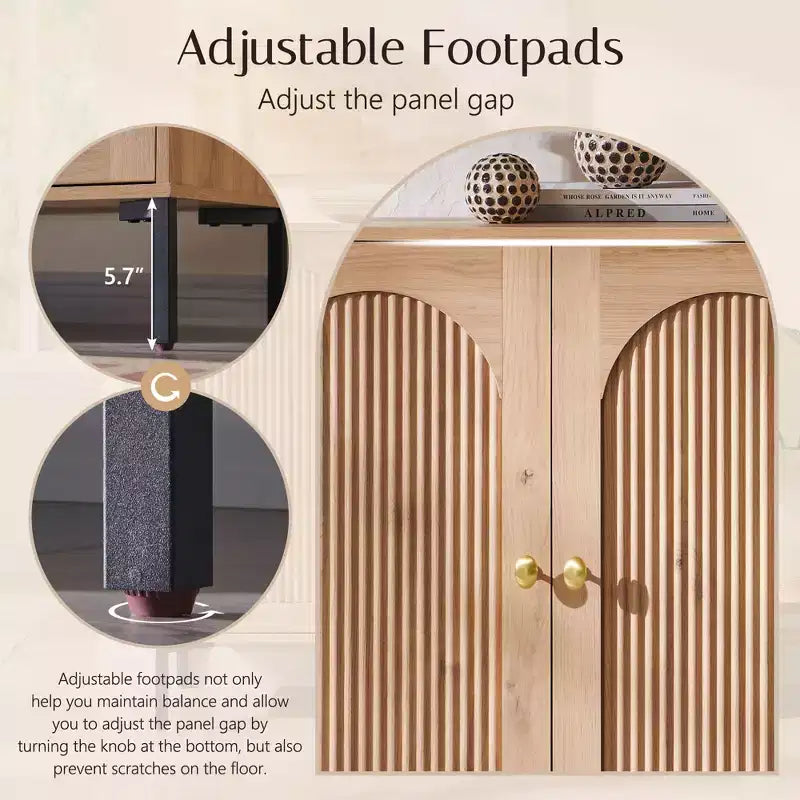 Mobiletto da Bagno con Ante, Armadietto Autoportante a Colonna con Ante Scanalate e Ripiani Regolabili, Mobile Contenitore Moderno
