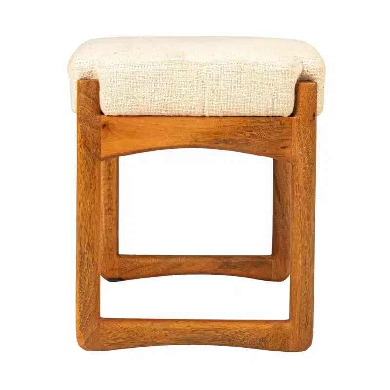 Sgabello Storied Home in legno di mango e tessuto bouclé, naturale