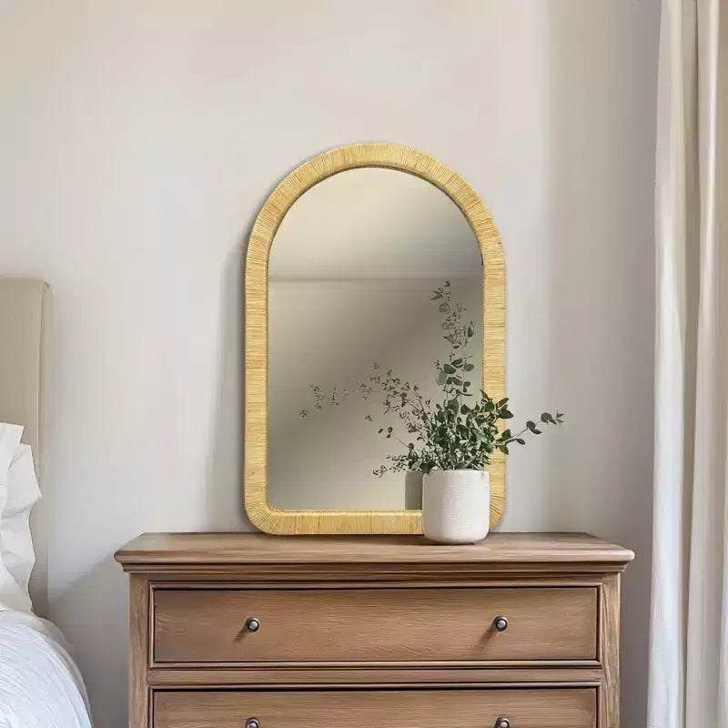 Specchio da parete Okak in rattan naturale per camera da letto, caffetteria, specchio da trucco grande rotondo/ad arco da interno