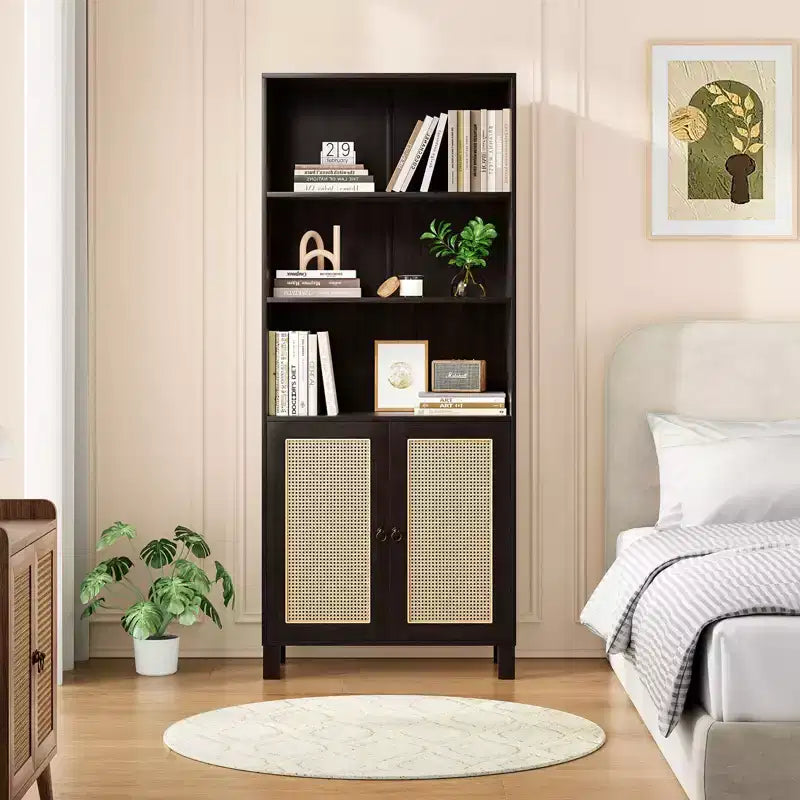 MAYEERTY Libreria Alta a 5 Ripiani con Ante in Rattan, Scaffali Contenitori in Legno per Soggiorno, Camera da Letto, Ufficio