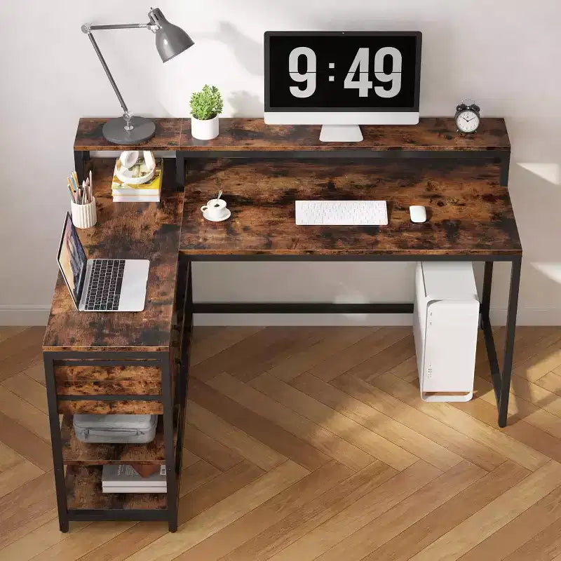 Scrivania angolare a L Lantine con cassetti e mensole, tavolo da computer angolare da 140 x 60 cm con supporto per monitor per ufficio e gaming, per piccoli spazi