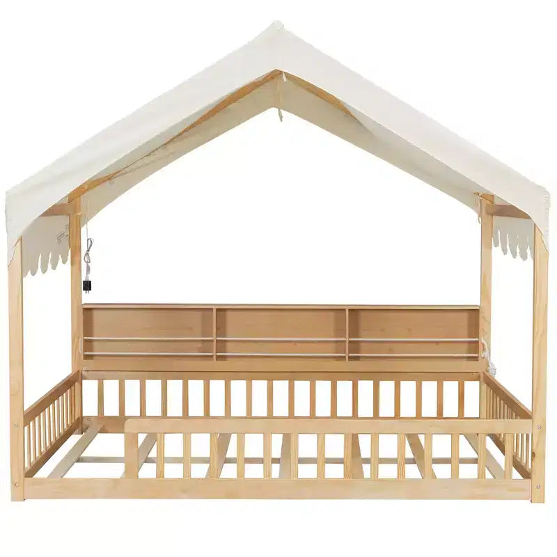 Letto a terra full-size con luce a LED, letto a terra in legno a forma di casa con librerie portaoggetti, recinzione e tenda per bambini e bambine