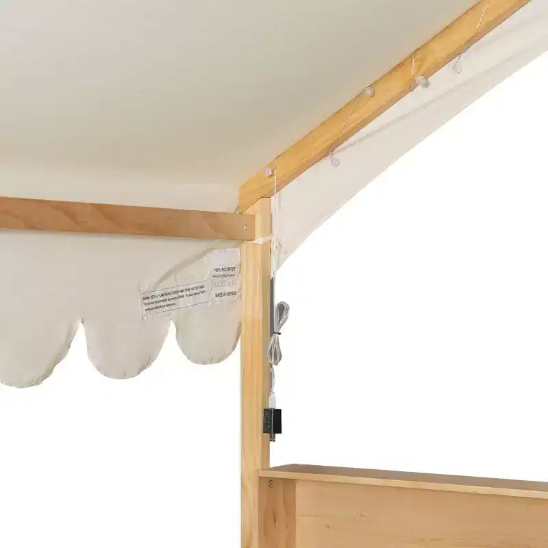 Letto a terra full-size con luce a LED, letto a terra in legno a forma di casa con librerie portaoggetti, recinzione e tenda per bambini e bambine