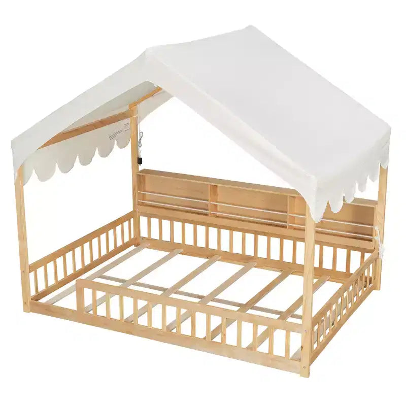 Letto a terra full-size con luce a LED, letto a terra in legno a forma di casa con librerie portaoggetti, recinzione e tenda per bambini e bambine