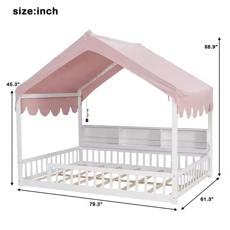 Letto a terra full-size con luce a LED, letto a terra in legno a forma di casa con librerie portaoggetti, recinzione e tenda per bambini e bambine