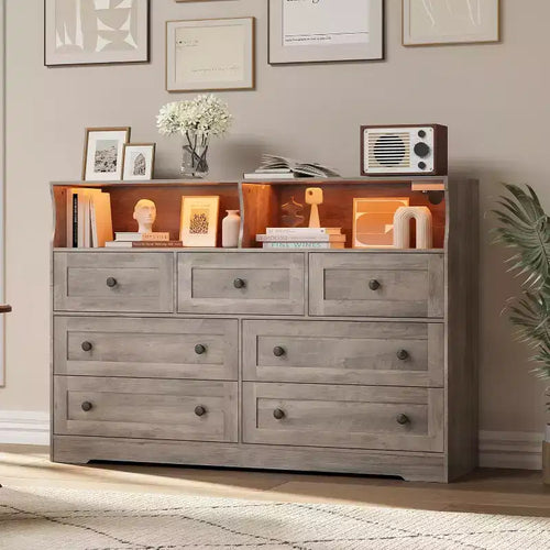 Comò in legno a 7 cassetti, con 2 vani a giorno e luci a LED per camera da letto e soggiorno, Legno chiaro anticato