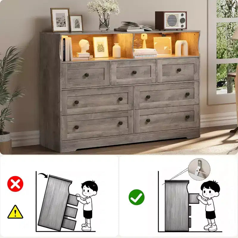 Comò in legno a 7 cassetti, con 2 vani a giorno e luci a LED per camera da letto e soggiorno, Legno chiaro anticato
