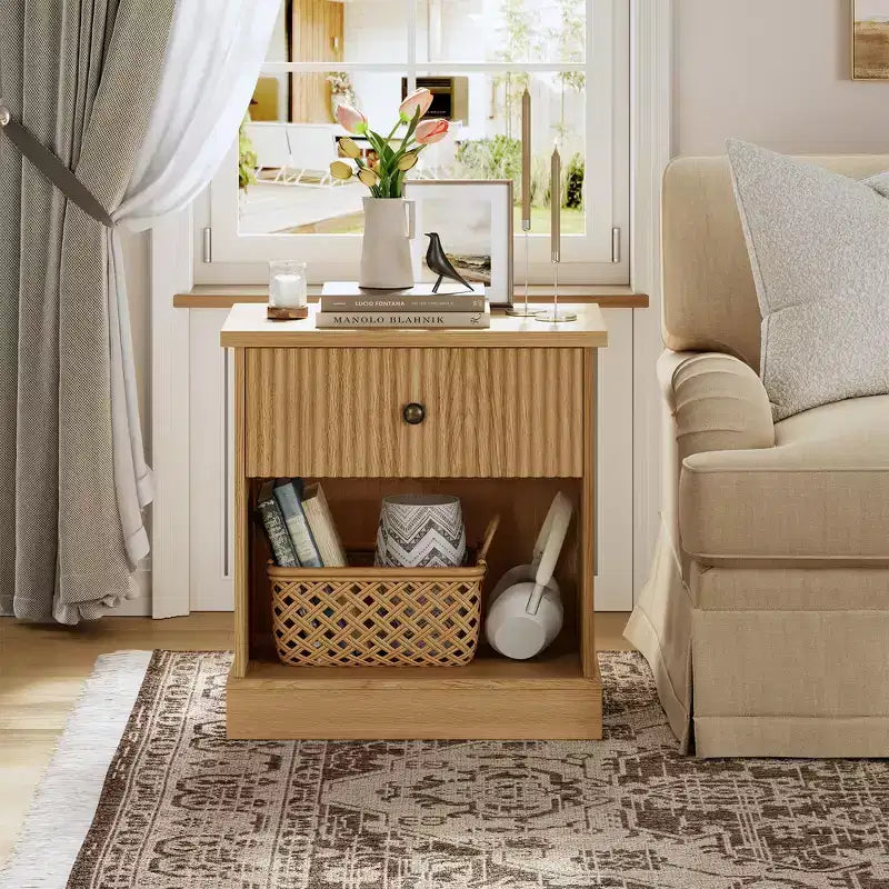 Comodino scanalato da 24 pollici con cassetto, comodino moderno di metà secolo con ripiano aperto, comodino in legno con base a bordo curvo per soggiorno camera da letto