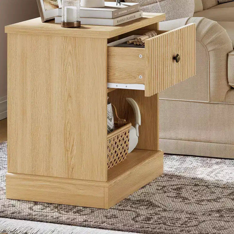 Comodino scanalato da 24 pollici con cassetto, comodino moderno di metà secolo con ripiano aperto, comodino in legno con base a bordo curvo per soggiorno camera da letto