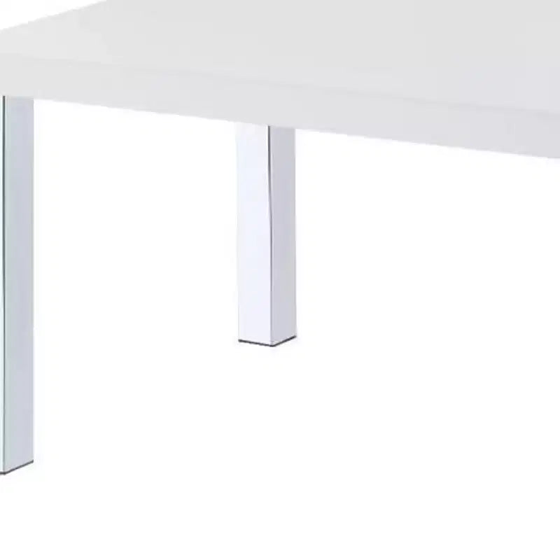 Tavolino da caffè HomeRoots 47 con struttura in legno bianco e argento e ripiano