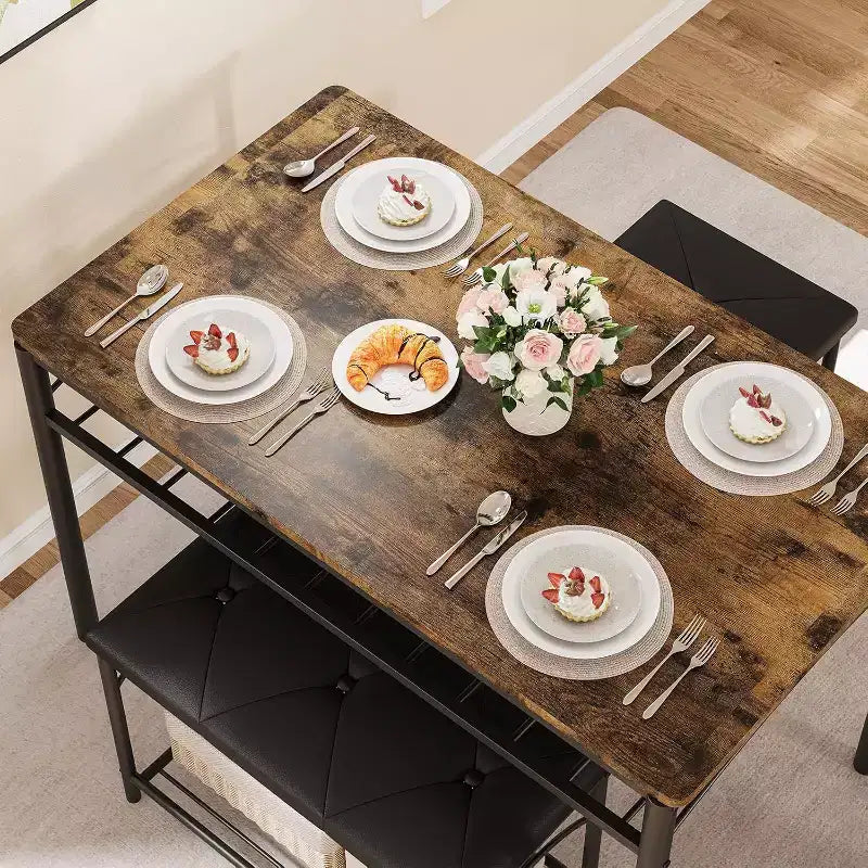 Set da pranzo per 4 persone, tavolo da cucina con panca imbottita e 2 sgabelli, con scaffale portaoggetti e struttura in metallo per piccoli spazi