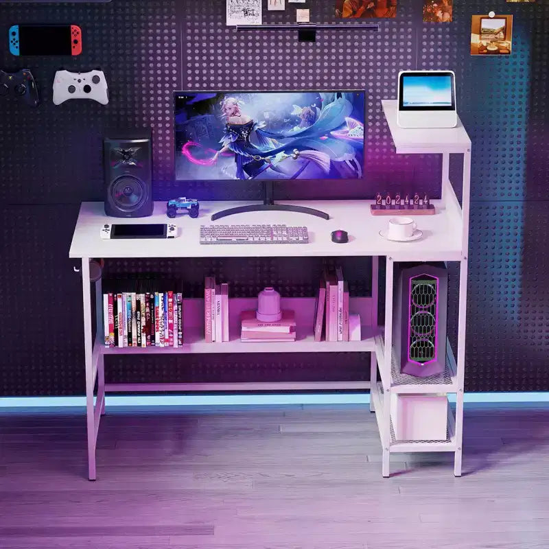 Scrivania per computer Costway 48 con prese di corrente, ripiani e gancio per cuffie per gaming, marrone rustico/bianco/rosa/nero