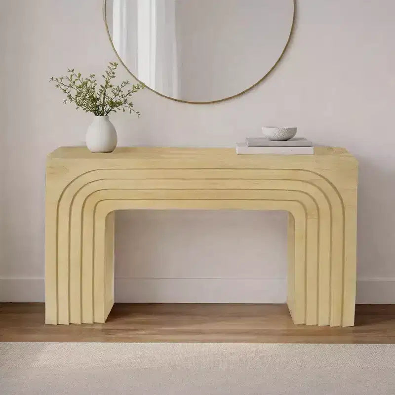 Tavolo Consolle Divano Royal Hampton, 53 Pollici, Arco Scolpito, Legno di Mango Beige Chiaro